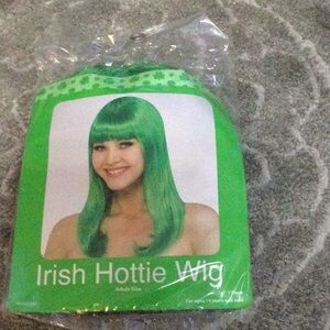 Irish Hottie costume wig. NWT